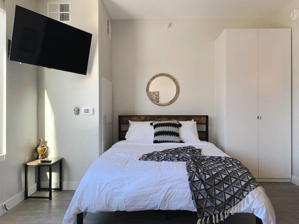 Sleepover Studio Apartments Де-Мойн Экстерьер фото